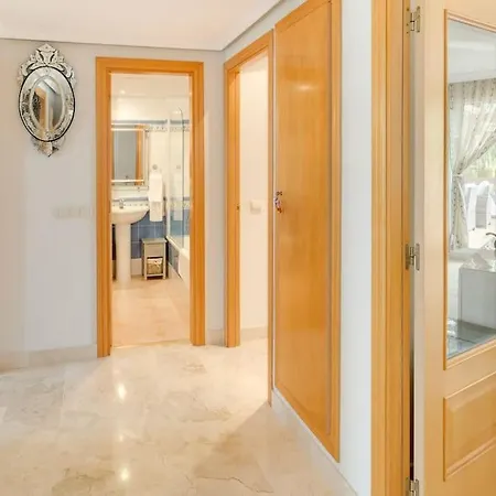 Your Dream Penthouse In Selwo 아파트 에스테포나